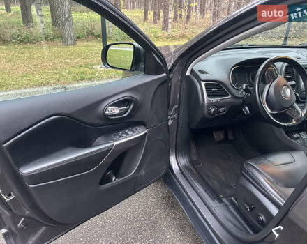 Сірий Джип Cherokee, об'ємом двигуна 3.24 л та пробігом 90 тис. км за 19800 $, фото 10 на Automoto.ua