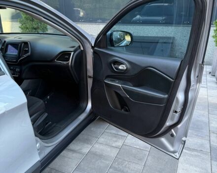 Серый Джип Чероки, объемом двигателя 2.4 л и пробегом 256 тыс. км за 13700 $, фото 18 на Automoto.ua