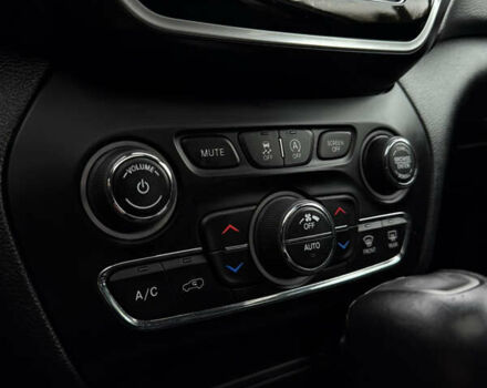 Сірий Джип Cherokee, об'ємом двигуна 3.24 л та пробігом 104 тис. км за 17200 $, фото 62 на Automoto.ua