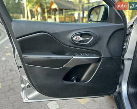 Серый Джип Чероки, объемом двигателя 2.4 л и пробегом 165 тыс. км за 15699 $, фото 210 на Automoto.ua