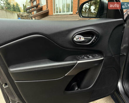 Сірий Джип Cherokee, об'ємом двигуна 3.24 л та пробігом 104 тис. км за 17200 $, фото 41 на Automoto.ua