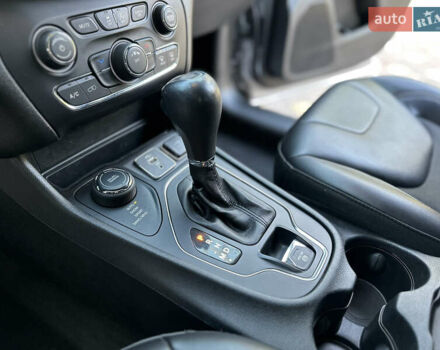 Серый Джип Чероки, объемом двигателя 2.4 л и пробегом 165 тыс. км за 15699 $, фото 194 на Automoto.ua