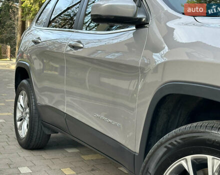 Серый Джип Чероки, объемом двигателя 2.4 л и пробегом 165 тыс. км за 15699 $, фото 63 на Automoto.ua