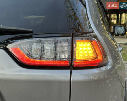 Серый Джип Чероки, объемом двигателя 2.4 л и пробегом 165 тыс. км за 15699 $, фото 154 на Automoto.ua