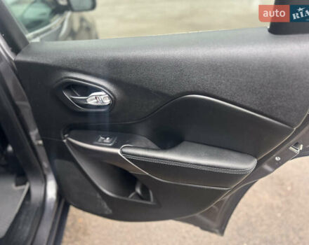 Сірий Джип Cherokee, об'ємом двигуна 2.36 л та пробігом 160 тис. км за 15600 $, фото 11 на Automoto.ua