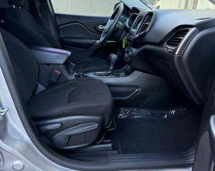 Серый Джип Чероки, объемом двигателя 2.36 л и пробегом 257 тыс. км за 13700 $, фото 32 на Automoto.ua