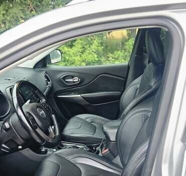 Серый Джип Чероки, объемом двигателя 3.24 л и пробегом 85 тыс. км за 19200 $, фото 8 на Automoto.ua