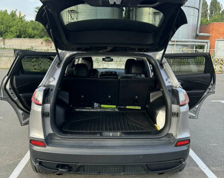 Джип Чероки 2020 в Киеве на Automoto.ua Серый Джип Чероки, объемом двигателя 3.24 л и пробегом 73 тыс. км за 22500 $, фото 19 на Automoto.ua