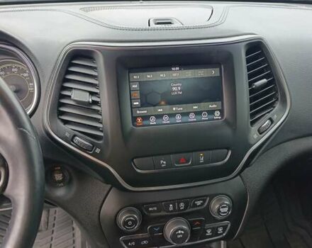 Серый Джип Чероки, объемом двигателя 0 л и пробегом 113 тыс. км за 15000 $, фото 7 на Automoto.ua