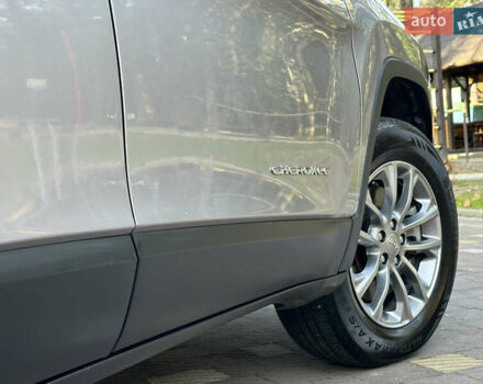 Серый Джип Чероки, объемом двигателя 2.4 л и пробегом 165 тыс. км за 15699 $, фото 145 на Automoto.ua