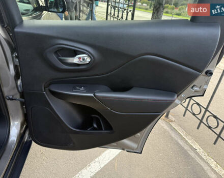 Сірий Джип Cherokee, об'ємом двигуна 3.24 л та пробігом 19 тис. км за 20900 $, фото 15 на Automoto.ua