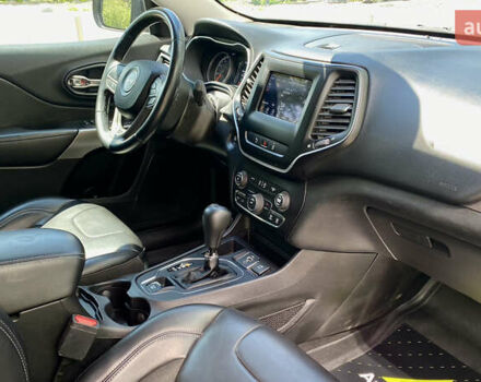 Джип Чероки 2020 в Киеве на Automoto.ua Серый Джип Чероки, объемом двигателя 2.36 л и пробегом 71 тыс. км за 18500 $, фото 23 на Automoto.ua