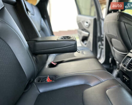 Серый Джип Чероки, объемом двигателя 2.4 л и пробегом 165 тыс. км за 15699 $, фото 233 на Automoto.ua