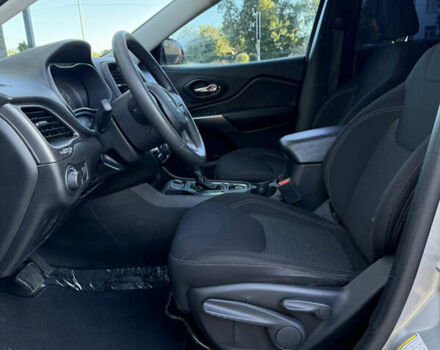 Серый Джип Чероки, объемом двигателя 2.36 л и пробегом 257 тыс. км за 13700 $, фото 21 на Automoto.ua