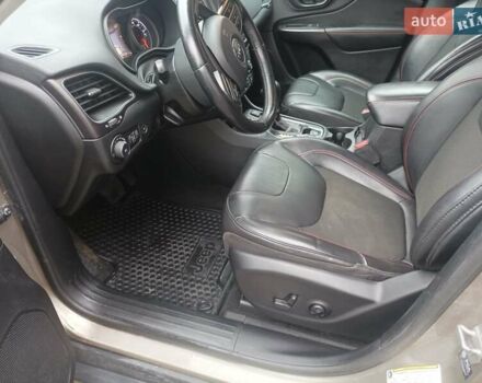Сірий Джип Cherokee, об'ємом двигуна 3.24 л та пробігом 630 тис. км за 18700 $, фото 22 на Automoto.ua