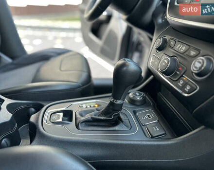 Серый Джип Чероки, объемом двигателя 2.4 л и пробегом 165 тыс. км за 15699 $, фото 171 на Automoto.ua