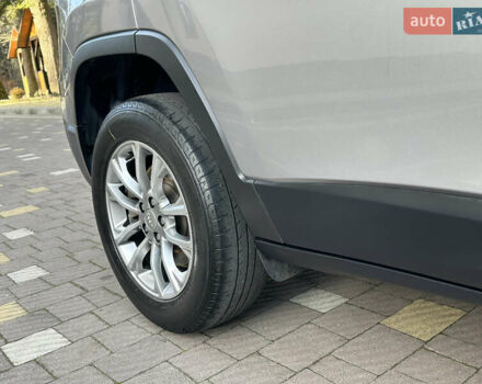 Серый Джип Чероки, объемом двигателя 2.4 л и пробегом 165 тыс. км за 15699 $, фото 69 на Automoto.ua