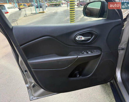 Сірий Джип Cherokee, об'ємом двигуна 3.24 л та пробігом 19 тис. км за 20900 $, фото 9 на Automoto.ua