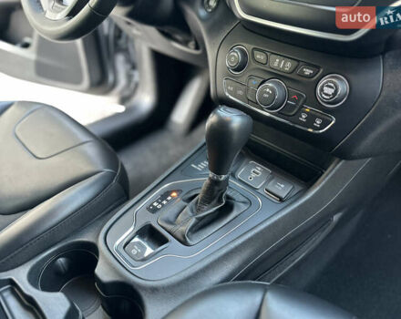 Серый Джип Чероки, объемом двигателя 2.4 л и пробегом 165 тыс. км за 15699 $, фото 170 на Automoto.ua