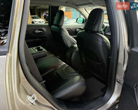 Сірий Джип Cherokee, об'ємом двигуна 3.24 л та пробігом 19 тис. км за 20900 $, фото 16 на Automoto.ua