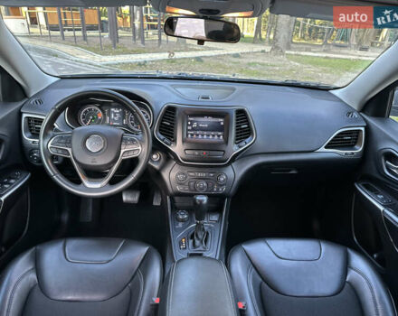 Серый Джип Чероки, объемом двигателя 2.4 л и пробегом 165 тыс. км за 15699 $, фото 4 на Automoto.ua