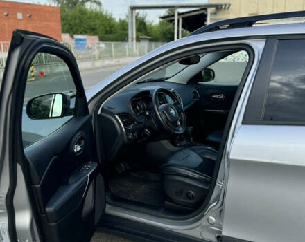 Джип Чероки 2020 в Киеве на Automoto.ua Серый Джип Чероки, объемом двигателя 3.24 л и пробегом 73 тыс. км за 22500 $, фото 15 на Automoto.ua