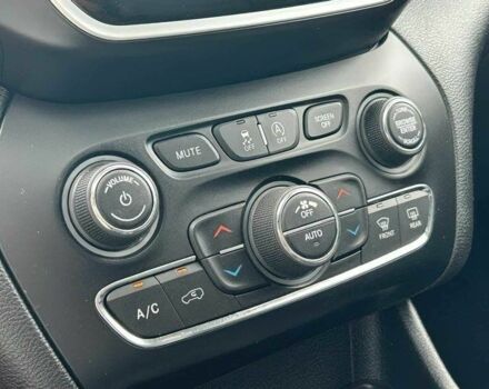 Сірий Джип Cherokee, об'ємом двигуна 3.2 л та пробігом 32 тис. км за 11200 $, фото 9 на Automoto.ua