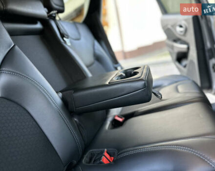 Серый Джип Чероки, объемом двигателя 2.4 л и пробегом 165 тыс. км за 15699 $, фото 232 на Automoto.ua