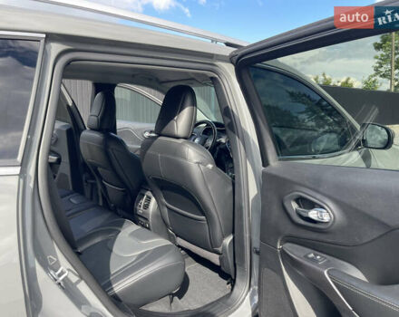 Сірий Джип Cherokee, об'ємом двигуна 3.24 л та пробігом 72 тис. км за 17000 $, фото 9 на Automoto.ua
