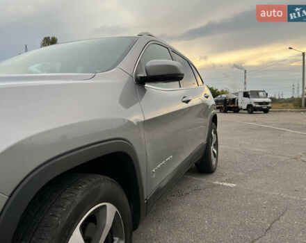 Джип Чероки 2020 в Харькове на Automoto.ua Серый Джип Чероки, объемом двигателя 3.24 л и пробегом 45 тыс. км за 18700 $, фото 1 на Automoto.ua