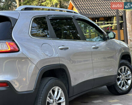 Серый Джип Чероки, объемом двигателя 2.4 л и пробегом 165 тыс. км за 15699 $, фото 136 на Automoto.ua