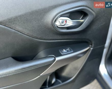 Серый Джип Чероки, объемом двигателя 2.4 л и пробегом 165 тыс. км за 15699 $, фото 238 на Automoto.ua