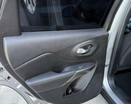 Серый Джип Чероки, объемом двигателя 2.36 л и пробегом 257 тыс. км за 13700 $, фото 40 на Automoto.ua