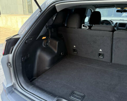 Серый Джип Чероки, объемом двигателя 2.36 л и пробегом 257 тыс. км за 13700 $, фото 44 на Automoto.ua