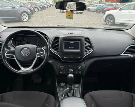 Джип Cherokee 2020 у Хмельницькому на Automoto.ua Сірий Джип Cherokee, об'ємом двигуна 3.2 л та пробігом 121 тис. км за 18500 $, фото 6 на Automoto.ua