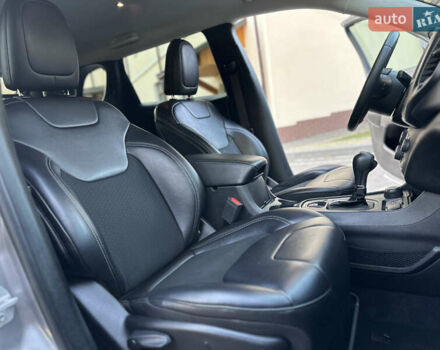 Серый Джип Чероки, объемом двигателя 2.4 л и пробегом 165 тыс. км за 15699 $, фото 184 на Automoto.ua