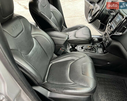 Джип Чероки 2020 в Харькове на Automoto.ua Серый Джип Чероки, объемом двигателя 3.24 л и пробегом 45 тыс. км за 18700 $, фото 17 на Automoto.ua