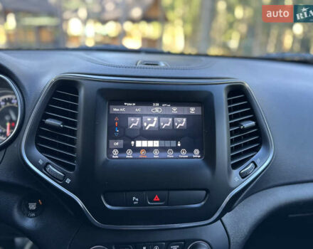 Серый Джип Чероки, объемом двигателя 2.4 л и пробегом 165 тыс. км за 15699 $, фото 199 на Automoto.ua