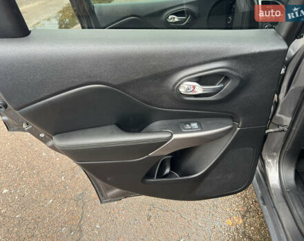 Сірий Джип Cherokee, об'ємом двигуна 3.2 л та пробігом 121 тис. км за 17800 $, фото 35 на Automoto.ua