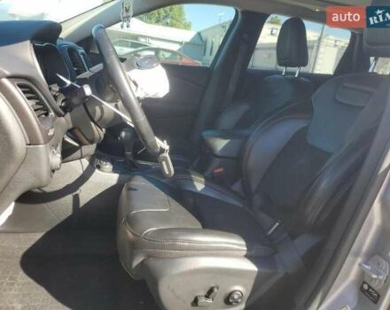 Джип Cherokee 2021 у Львові на Automoto.ua Сірий Джип Cherokee, об'ємом двигуна 3.2 л та пробігом 141 тис. км за 10600 $, фото 4 на Automoto.ua