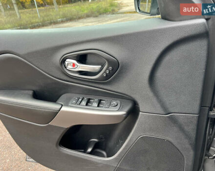 Сірий Джип Cherokee, об'ємом двигуна 3.2 л та пробігом 121 тис. км за 17800 $, фото 22 на Automoto.ua