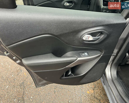 Сірий Джип Cherokee, об'ємом двигуна 3.2 л та пробігом 121 тис. км за 17800 $, фото 31 на Automoto.ua