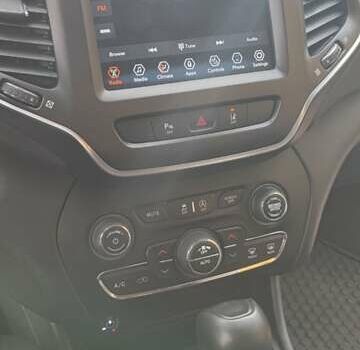 Сірий Джип Cherokee, об'ємом двигуна 3.24 л та пробігом 33 тис. км за 26000 $, фото 10 на Automoto.ua