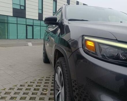 Серый Джип Чероки, объемом двигателя 3.24 л и пробегом 82 тыс. км за 28000 $, фото 3 на Automoto.ua