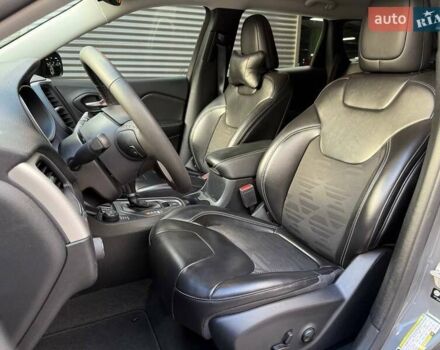 Джип Чероки 2022 в Киеве на Automoto.ua Серый Джип Чероки, объемом двигателя 3.24 л и пробегом 57 тыс. км за 24990 $, фото 10 на Automoto.ua