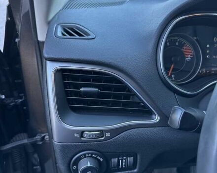 Серый Джип Чероки, объемом двигателя 3.2 л и пробегом 49 тыс. км за 22500 $, фото 28 на Automoto.ua