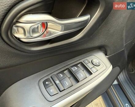 Серый Джип Чероки, объемом двигателя 3.24 л и пробегом 58 тыс. км за 23990 $, фото 14 на Automoto.ua