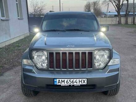 Серый Джип Чероки, объемом двигателя 3.7 л и пробегом 220 тыс. км за 13200 $, фото 1 на Automoto.ua