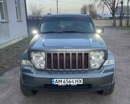 Серый Джип Чероки, объемом двигателя 3.7 л и пробегом 220 тыс. км за 13200 $, фото 1 на Automoto.ua