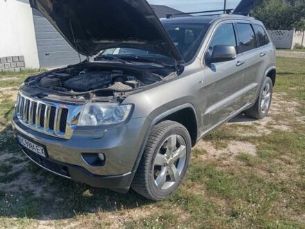 Сірий Джип Cherokee, об'ємом двигуна 3 л та пробігом 211 тис. км за 12022 $, фото 1 на Automoto.ua